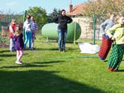 Čarodějnické odpoledne s rodiči na školní zahradě